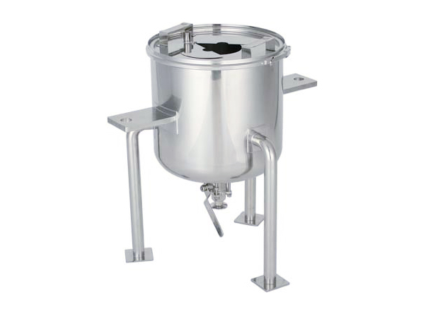 排出口付きステンレスタンクの特注製作例