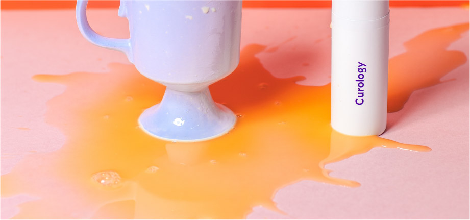 液体をこぼしてしまう様子