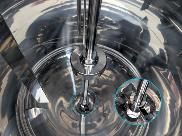 上下二段撹拌（上段：泡立ち抑制、下段：パドル）