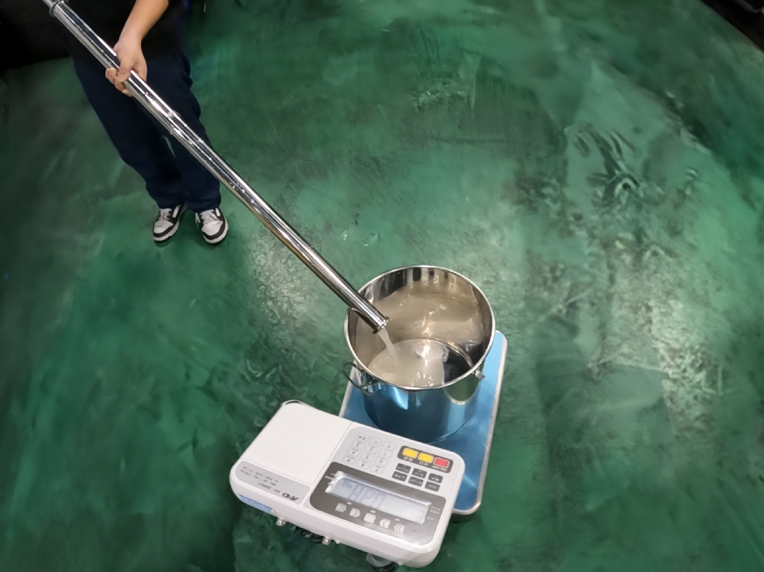 配管内の洗浄を楽にする配管ピグ洗浄棒使用イメージ