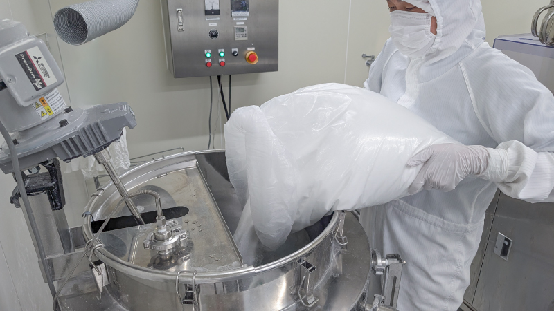 温調タンクを使用した製造風景