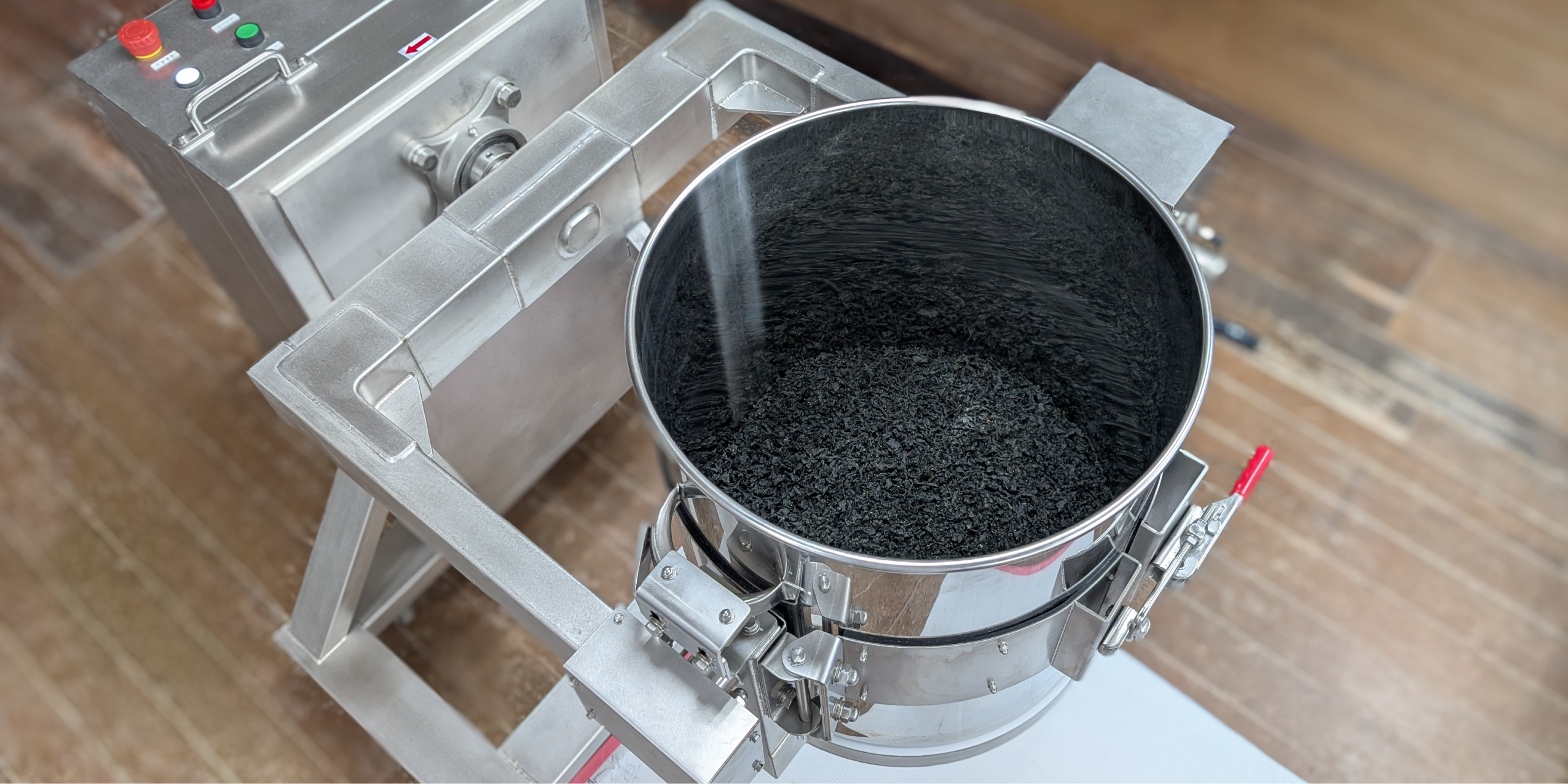 山根食品株式会社様　スープ原料混合機導入事例