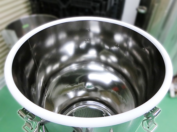 インコネル製撹拌タンクの内面電解研磨