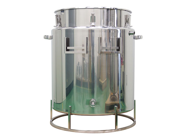 外面の洗浄性を重視した排出容器