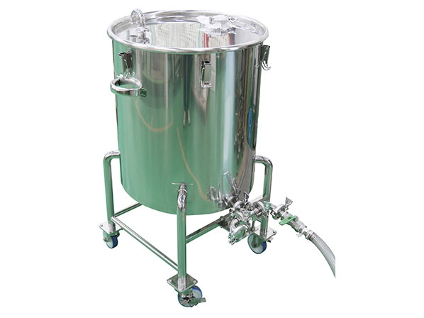 精製水供給用の水タンク【採用事例】